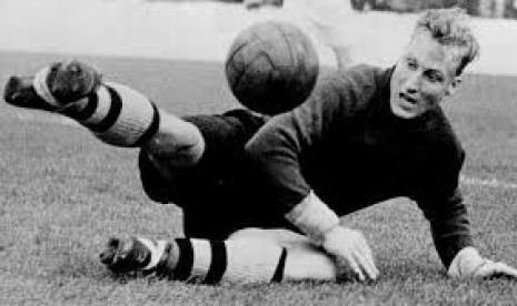 Bert Williams, kiper legendaris Inggris.