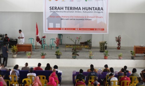 Bertempat di Balai Desa Marana, Kecamatan Sindue, Kabupaten Donggala, Sulawesi Tengah, sejumlah 100 unit hunian sementara (Huntara) diserahkan kepada penyintas gempa Palu.  Sekalipun sudah satu tahun lebih pasca bencana, masih banyak penyintas masih belum memiliki hunian yang layak. Paling banyak diketahui, mereka menghuni bekas rumah mereka yang rubuh.(Rabu, 26/02).