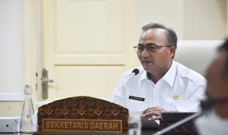 Bertempat di Ruang Rapat Serasan Sekate, Pemkab Muba melalui Dinas Lingkungan Hidup (DLH) Muba adakan Rapat Teknis Rencana Penanganan Kebakaran Sumur Illegal Drilling tersebut bersama DLH Provinsi Sumsel, pihak SKK Migas, Pertamina, ConocoPhillips, Forkopimda, Camat Sanga Desa, Kades Keban, Senin (25/10).