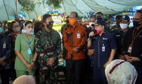 Bertempat di salah satu kediaman ahli waris, KASAD Jenderal TNI Andika Perkasa bersama istri memimpin langsung penyerahan hak-hak prajurit yang meninggal dalam tugas. Dalam kegiatan ini PT ASABRI (Persero) diwakili oleh Eko Setiawan (Direktur SDM dan Hukum ASABRI), perwakilan dari Bank BNI, Bank BRI, dan Bank Mandiri. 