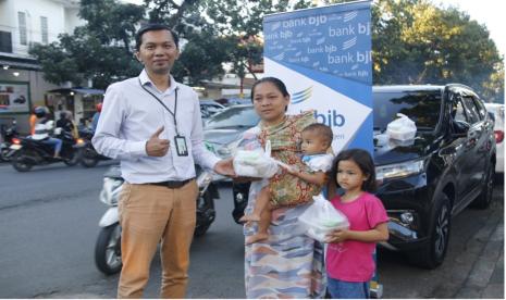 Bertepatan dengan bulan suci Ramadan bank bjb bekerjasama dengan Badalohor Kreasi Indonesia kembali menghidupkan tradisi di bulan suci Ramadan dengan pemasangan haji Geyot.