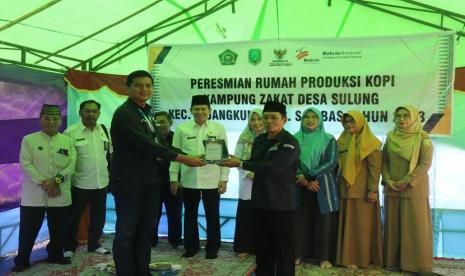 Bertepatan dengan menyambut bulan suci Ramadhan, Laznas Bakrie Amanah bersama dengan Baznas Kabupaten Sambas (21/03/2023) menggelar acara Launching Rumah Produksi dan Pengolahan Kopi Kampung Zakat yang berlokasi di Desa Sulung, Kec Sejangkung, Kab Sambas, Kalimantan Barat.