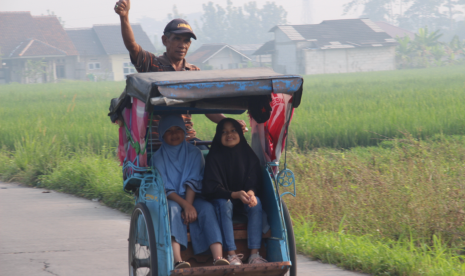 Bestari, becak wisata religi.