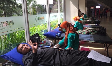 Bethsaida Hospital bekerja sama dengan Palang Merah Indonesia (PMI) Kabupaten Tangerang menggelar kegiatan donor darah pada Sabtu, (8/12). 