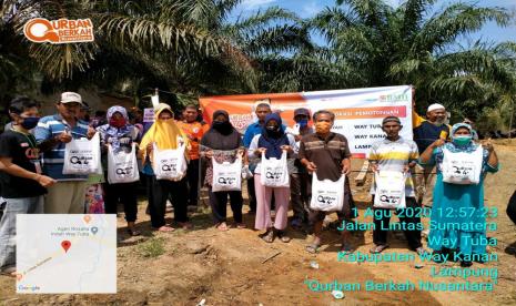 BH menyalurkan daging kurban kepada warga di masyarakat pelosok di Way Tuba Way Kanan, Lampung.