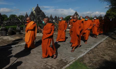 Sejumlah Bhikkhu akan melakukan perjalanan menuju Candi Borobudur dalam rangka Waisak tahun ini.