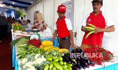 BI Sumbar menggelar pasar murah di 5 titik di Kota Padang. Langkah ini diyakini bisa meredam potensi lonjakan harga bahan pokok selama Ramadhan dan Lebaran. 