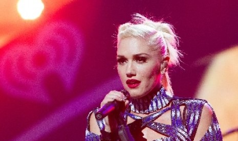 Bibir merah Gwen Stefani