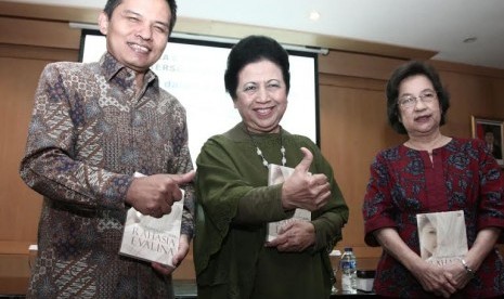 bicara buku mengenai Novel Karya Belinda Gunawan yang berjudul Novel Dalam Sastra Indonesia, Kini & Masa Depan Lewat Potret Rahasia Evalina, Senin (14/9).