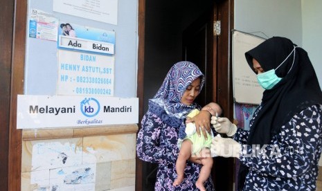 Imunisasi. Di tengah pandemi Covid-19, Yogyakarta memastikan layanan imunisasi wajib untuk bayi tetap bisa diakses di fasilitas-fasilitas pelayanan kesehatan yang sudah ditetapkan.