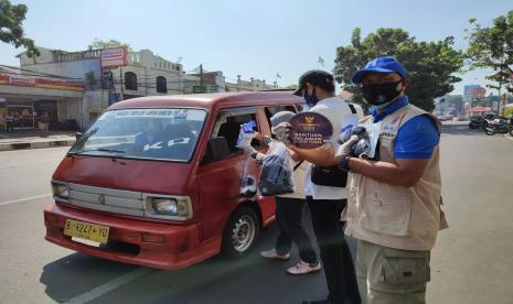  Bidang Koordinasi Relawan Satgas Covid-19 (BKR Satgas Covid-19) menggelar aksi bagikan 175.000 masker di sejumlah titik vital zona merah. Gerakan ini bertujuan untuk mendukung program Pemberlakuan Pembatasan Kegiatan Masyarakat (PPKM) Darurat dan sosialisasi protokol kesehatan dalam mencegah penularan Covid-19 dalam rangkaian kegiatan Hari Raya Idul Adha.