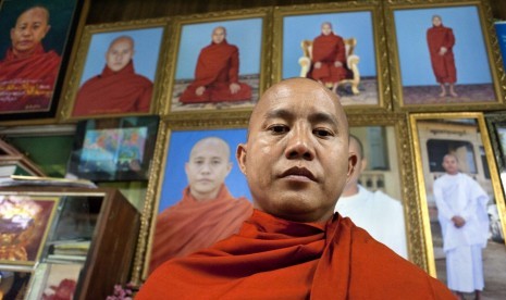 Biksu Ashin Wirathu yang benci dengan etnis Muslim Rohingya.