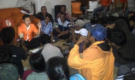 Bima Arya menggelar jumpa pers menyoroti ditundanya hasil pleno KPU Kota Bogor 