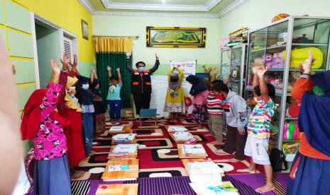 Bimbel yang dilaksanakan di Rumah Literasi Desa Berdaya Banyumudal, Kabupaten Pemalang merupakan bimbel baru di desa berdaya binaan Rumah Zakat. Meski baru berumur kurang dari satu bulan, namun sudah bisa memberikan manfaat kepada 20 orang anak, bahkan ada 4 orang tua yang akan menitipkan anaknya kepada Rumah Literasi Rumah Zakat Desa Berdaya Banyumudal, kabupaten Pemalang, Jawa Tengah.