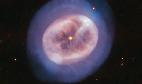 Bintang NGC 2022 yangs eperti ubur-ubur.