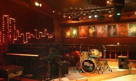 Birdland Stage