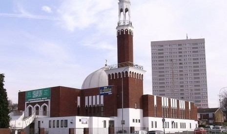 Birmingham Central Mosque in Birmingham, England. (Illustration)