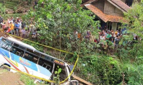 Satu bus jurusan Garut-Bekasi terperosok ke jurang di Nagreg (ilustrasi)