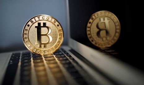 Bitcoin. Departemen Kehakiman Amerika Serikat (AS) mengatakan mereka menyita jutaan dolar AS mata uang virtual dari rekening kelompok-kelompok milisi bersenjata. Ilustrasi.