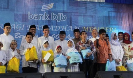 BJB dan PKPU menggelar buka bersama dengan 10 ribu anak yatim.