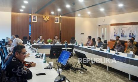 BKI menandatangani nota kesepahaman (MoU) dengan PT Pelayaran Nasional Indonesia (Persero) atau Pelni di Kantor Pusat BKI, Jakarta. 