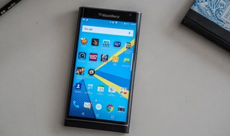 Blackberry Priv, ponsel android pertama Blackberry.