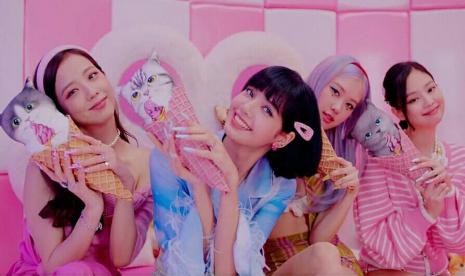 Blackpink dalam video musik Ice Cream yang dinyanyikan bersama Selena Gomez.