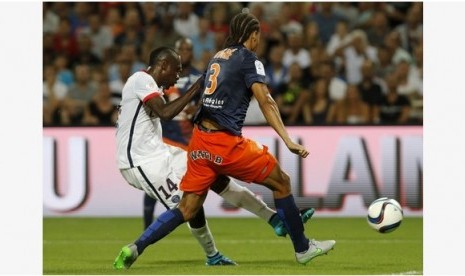 Blaise Matuidi (putih) saat melepaskan tendangan ke gawang Montpellier yang berbuah gol.