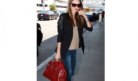 Blazer kulit Miranda Kerr