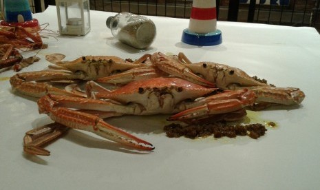 Blue crab atau rajungan menjadi salah satu menu 'seasonal' yang tersedia di Holy Crab.