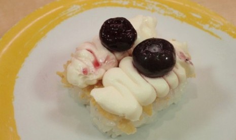 Blueberry Cream Sushi