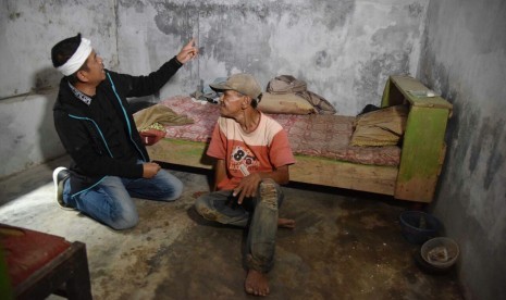 Blusukan ke Kuningan, Dedi Mulyadi Temui Pemulung Difabel