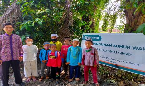 BMH bekerja sama dengan Baitul Wakaf membuatkan sumur bor untuk Sekolah Integral Hidayatullah Bumi Ayu, Bengkulu.