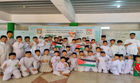 BMH bersama dengan SDIT Al-Fadiyah Gowa menggelar Aksi Peduli Palestina