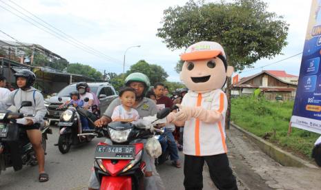 BMH gerai Bontang melakukan Program Takjil Berkah On The Road di sepanjang jalan Kota Bontang, khususnya di titik-titik keramaian, 25-27 Maret 2023.