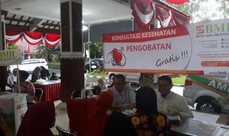 BMH Jawa Timur menggelar pengobatan gratis dalam rangka hari jadi Kota Sidoarjo yang ke-161.