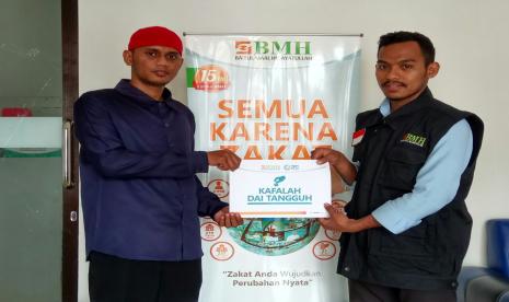 BMH memberikan kafalah kepada para dai tangguh di Maluku Utara.