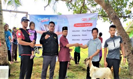 BMH mendistribusikan daging qurban kepada masyarakat di Bintan dan pulau-pulau lain di Kepri.