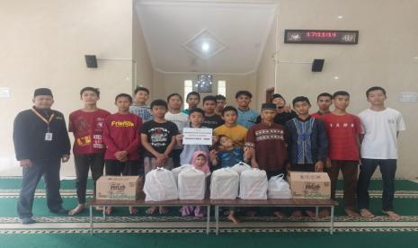 BMH mengadakan acara buka puasa sunnah bersama dengan para santri Pesantren Tahfidz Qur’an Center Hidayatullah, Desa Cilengkrang, Kecamatan Cilengkrang, Kabupaten  Bandung, Kamis  (26/1/2023). 