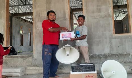 BMH menyalurkan bantuan perlengkapan ibadah untuk masjid di Desa Macan Tanggar, Kecamatan Komodo, Manggarai Barat, NTT,  Senin  (22/8/2022).