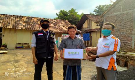 BMH menyalurkan bantuan untuk warga korban kebakaran di Kendal, Jawa Tengah.