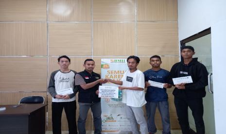 BMH menyalurkan beasiswa kuliah kepada lima anak pedalaman Maluku Utara, Rabu (24/8/2022).