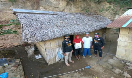 BMH menyalurkan daging kurban kepada warga Desa Geogoma, Nusa Tenggara Timur (NTT). Desa tersebut selama satu abad tidak pernah menerima daging kurban.