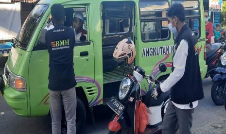 BMH menyalurkan paket buka puasa berkah untuk santri dan kalangan prasejahtera di Ambon, Maluku.