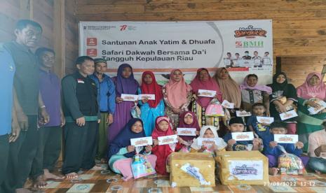 BMH menyalurkan program bantuan paket gizi, kebutuhan pokok dan dana santunan kepada mualaf suku laut yang berada di Selat Kongki dan Pulau Kojong,  Desa Pena