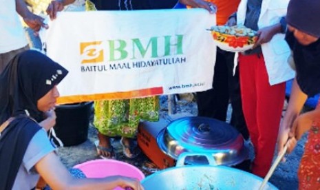 BMH menyiapkan dapur umum untuk korban gempa Lombok.