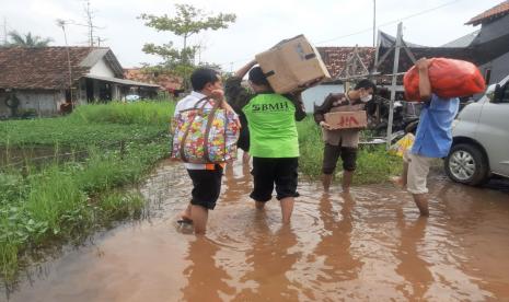 Masyarakat terdampak banjir (ilustrasi) 