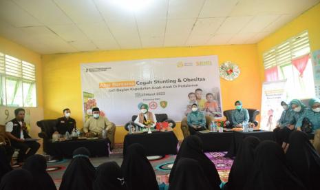 BMH Perwakilan Maluku bersama istri Gubernur Maluku menggelar event kesehatan untuk santri di Pondok Pesantren Hidayatullah Negeri Liang, Dusun Tanah Merah, Maluku Tengah, Ahad  (13/3).