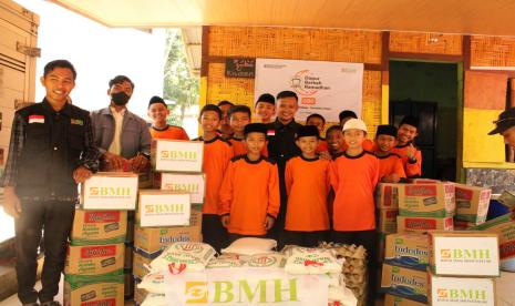 BMH Perwakilan Sumut menyalurkan logistik untuk kebutuhan santri selama Ramadhan di empat pesantren.