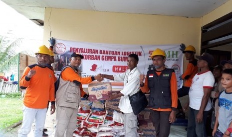 BMH-SAR Hidayatullah dan Pos Dai menyalurkan bantuan logistik ke Desa Bumi Rahmat, Halmahera Selatan.